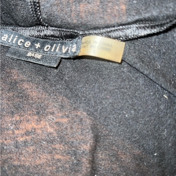 ALICE + Olivia black wrap with drape, can be worn as capelet or hood. S. - Picture 5 of 7